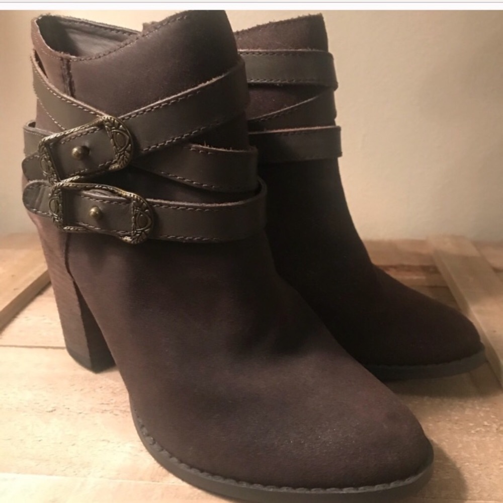 Reba zania brown leather ankle boots with strap and buckle detail. NWOT